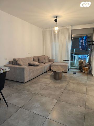 דירה, יהוד מונוסון