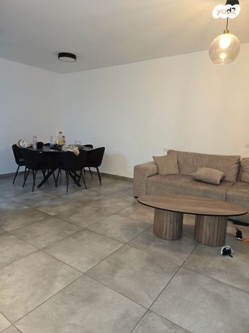 דירה, יהוד מונוסון