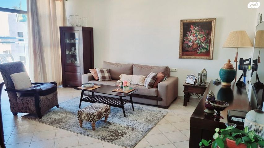 דירה, הגיבורים, מרכז העיר, חדרה