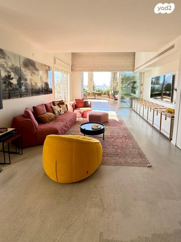 דירה, הגנים, נווה גן, רמת השרון