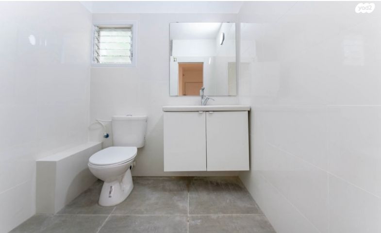 דו משפחתי, עצמון, צוותא א, אלפי מנשה