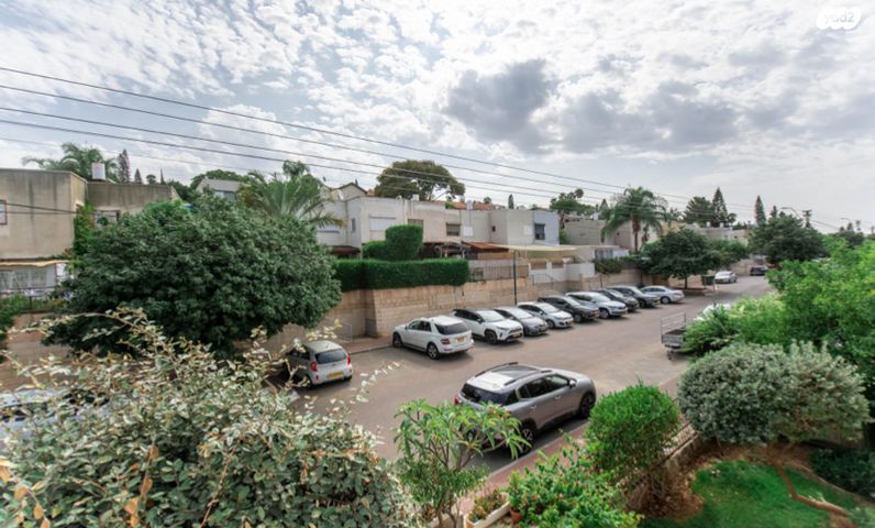 דו משפחתי, עצמון, צוותא א, אלפי מנשה