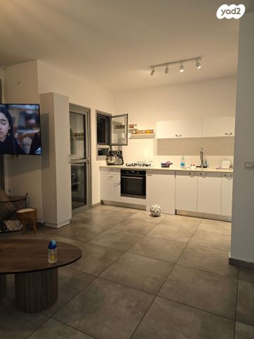 דירה, יהוד מונוסון