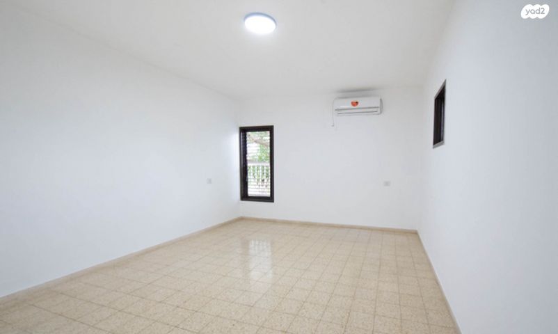 דו משפחתי, עצמון, צוותא א, אלפי מנשה