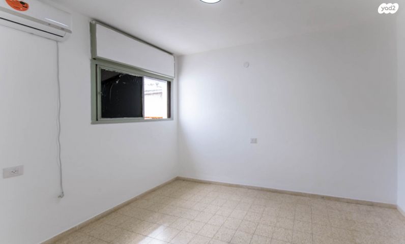 דו משפחתי, עצמון, צוותא א, אלפי מנשה