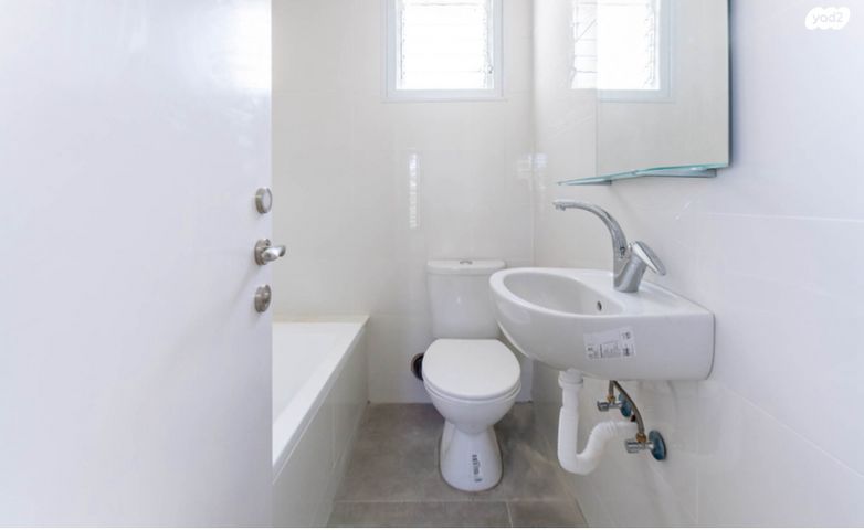 דו משפחתי, עצמון, צוותא א, אלפי מנשה