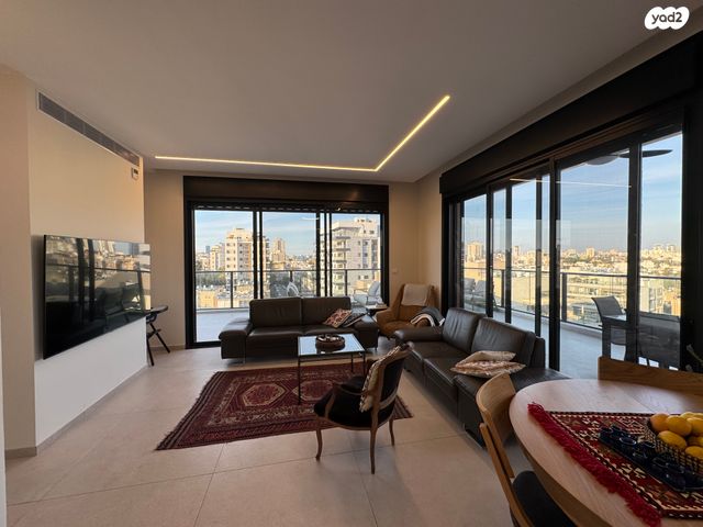 גג/ פנטהאוז, אבנר 2, אזור הבילויים, רמת גן