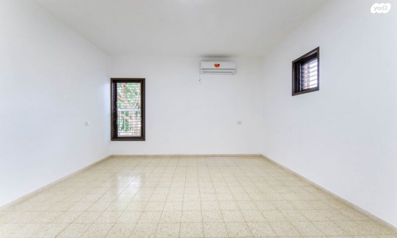 דו משפחתי, עצמון, צוותא א, אלפי מנשה