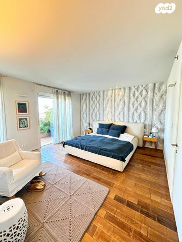 דירה, הגנים, נווה גן, רמת השרון