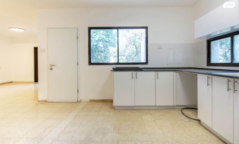 דו משפחתי, עצמון, צוותא א, אלפי מנשה