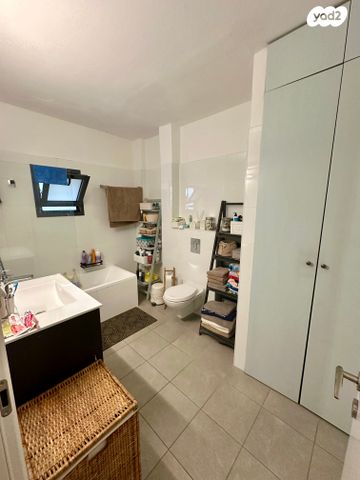 דירה, הרצליה