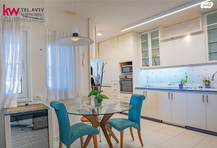 גג/ פנטהאוז, אורי צבי גרינברג, אזורי חן, גימל החדשה, תל אביב יפו