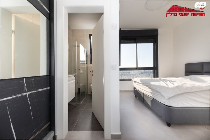 דירה, שלמה אלירז, רמב"ם, ראשון לציון