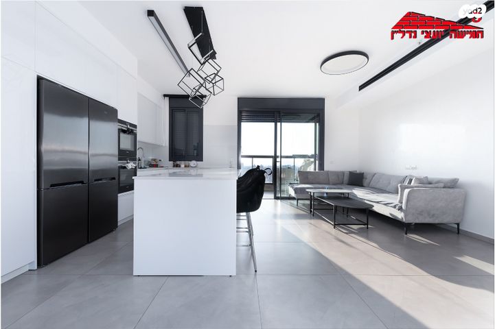 דירה, שלמה אלירז, רמב"ם, ראשון לציון