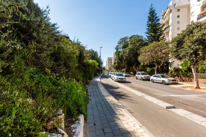 דירה, אורי צבי גרינברג, אזורי חן, גימל החדשה, תל אביב יפו