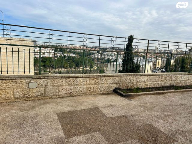 דו משפחתי, קרית יערים, קרית יערים, גבעת זאב