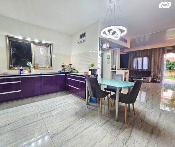 דו משפחתי, גד הנביא, שאר העיר, כפר סבא