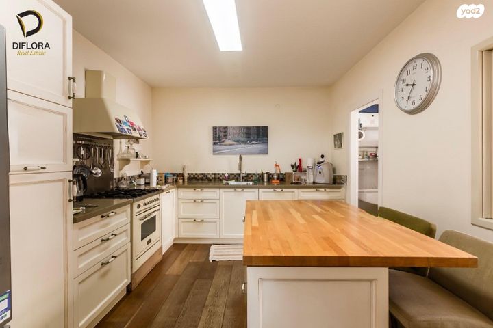 דירה, אורי צבי גרינברג, אזורי חן, גימל החדשה, תל אביב יפו