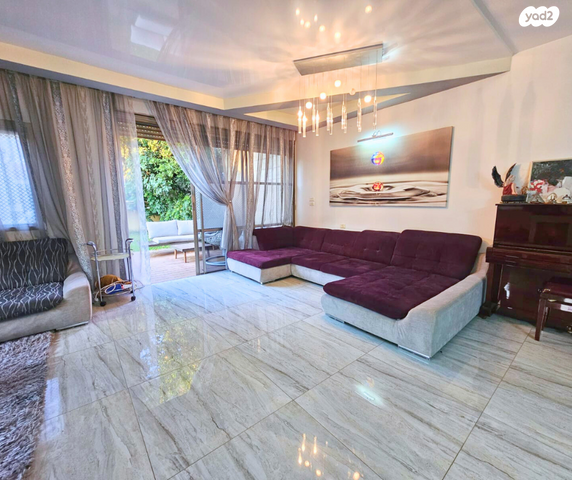 דו משפחתי, גד הנביא, שאר העיר, כפר סבא