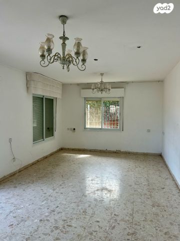 דו משפחתי, קרית יערים, קרית יערים, גבעת זאב