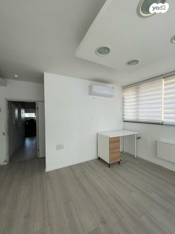 דרך מנחם בגין 112