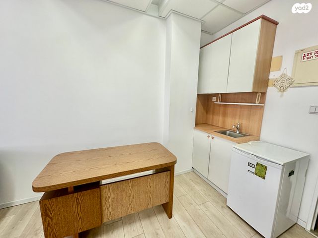 חנויות/ שטח מסחרי, בן גוריון 22, מרכז, הרצליה