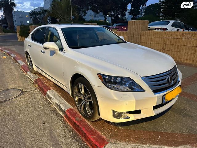 LS High Premium 600h L היברידי אוט׳ 5.0 (445 כ״ס)