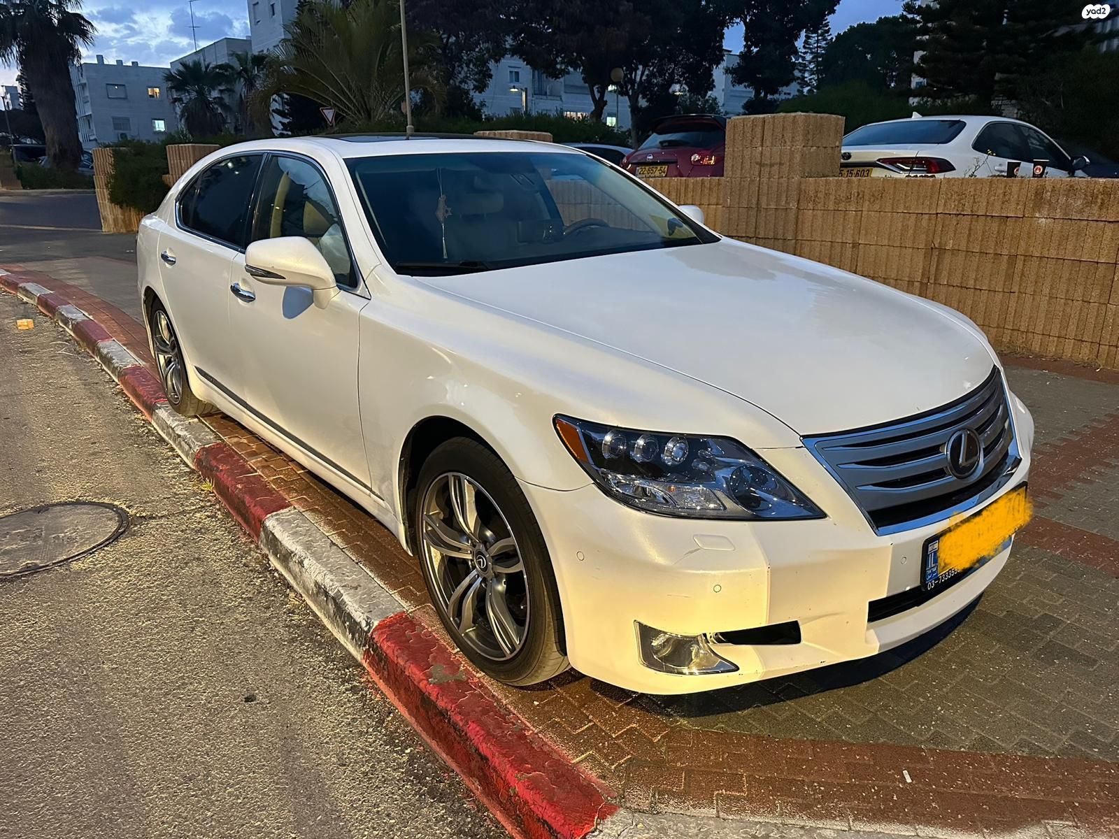 מודעת רכב לקסוס LS