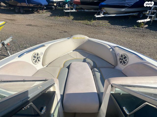 יאכטות - סירות מנוע