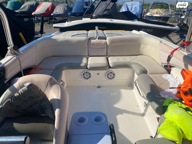 יאכטות - סירות מנוע