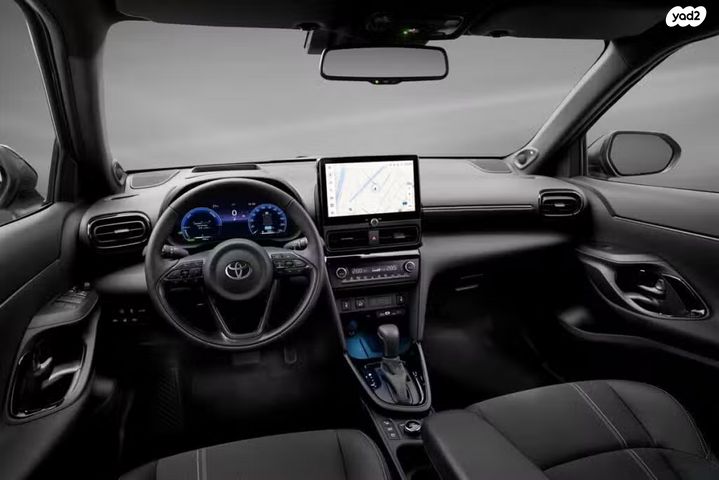 טויוטה יאריס קרוס