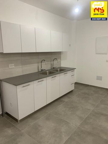 דירה, שדרות יצחק גרשטנקורן, הפועל המזרחי ב', שיכון ב', בני ברק