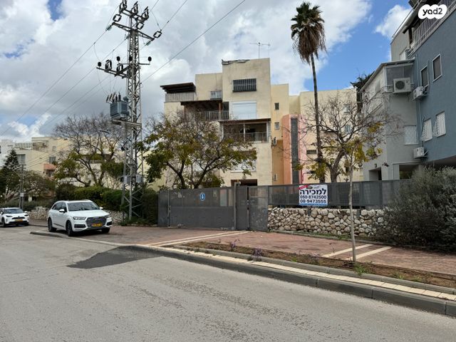 דופלקס, אריה דולצ'ין, גבעתי, רחובות