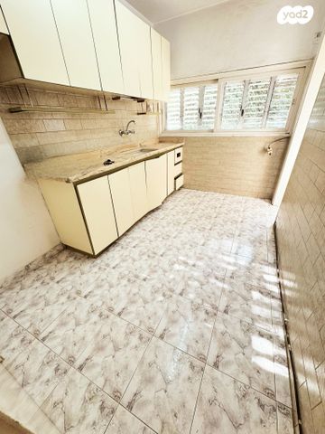 דירה, מעפילי אגוז 42, נווה חן, תל אביב יפו