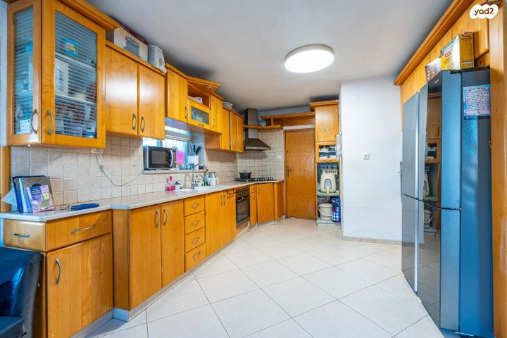 דו משפחתי, הגיבורים, גבעת ביל"ו, חדרה