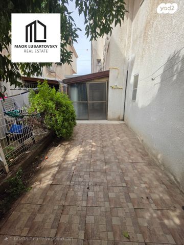 דירת גן, נאות הדרים (חבצלת הצעירה), קרית עקרון