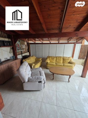 דירת גן, נאות הדרים (חבצלת הצעירה), קרית עקרון