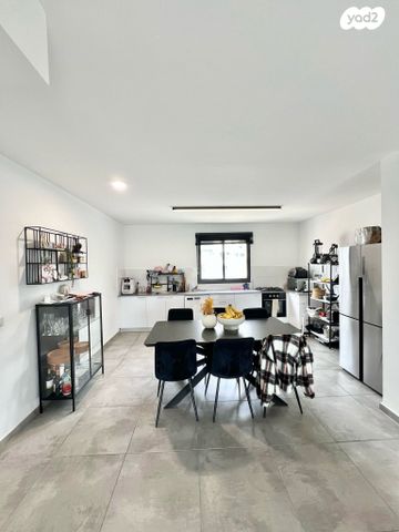 דירה, עמק חפר, מורשת, מודיעין מכבים רעות