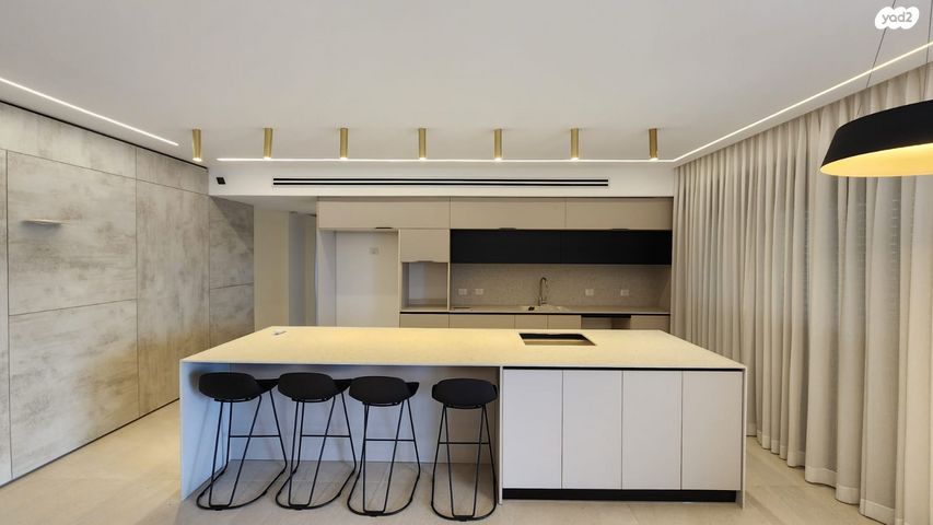 גג/ פנטהאוז, שמעון פרס/ האצטדיון, נהריה