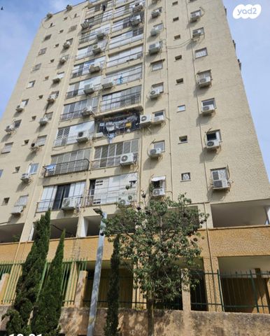 דירה, האחים אוסטשינסקי, ראשונים, ראשון לציון