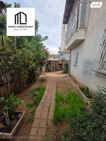 דירת גן, נאות הדרים (חבצלת הצעירה), קרית עקרון