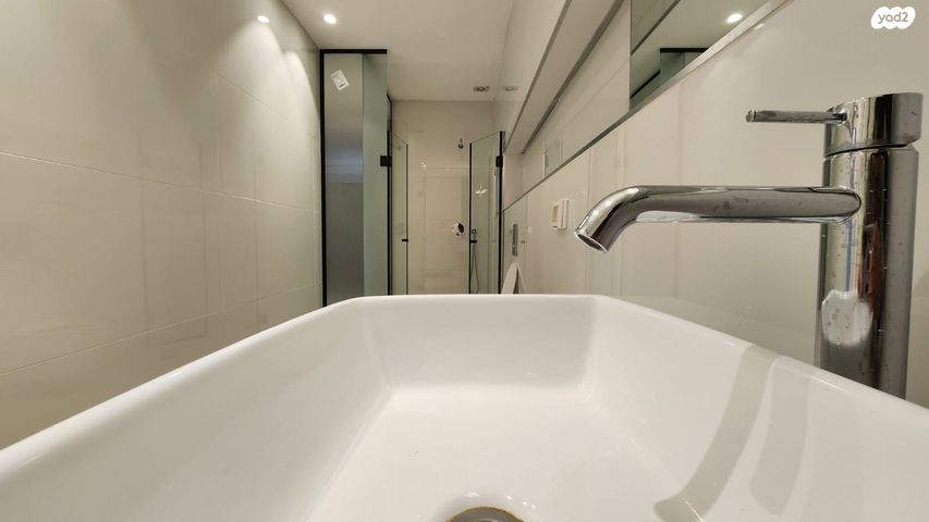 גג/ פנטהאוז, שמעון פרס/ האצטדיון, נהריה