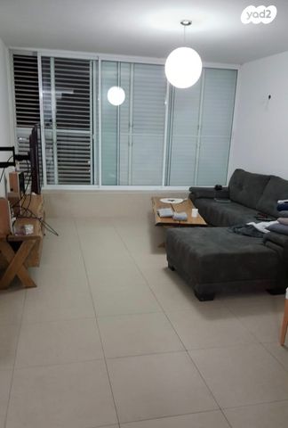 האחים אוסטשינסקי 