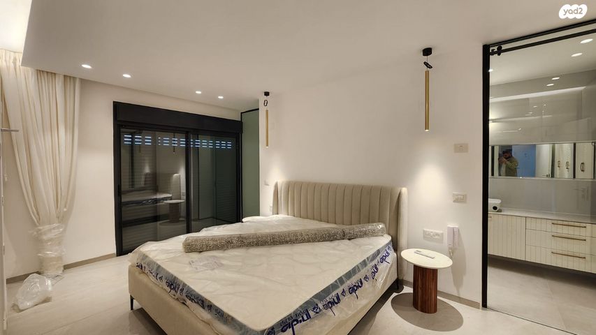 גג/ פנטהאוז, שמעון פרס/ האצטדיון, נהריה