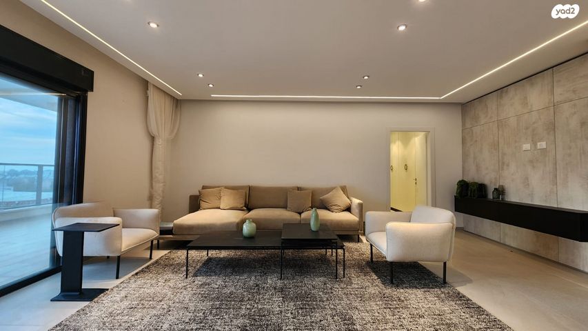 גג/ פנטהאוז, שמעון פרס/ האצטדיון, נהריה