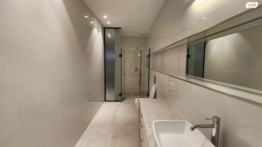 גג/ פנטהאוז, שמעון פרס/ האצטדיון, נהריה