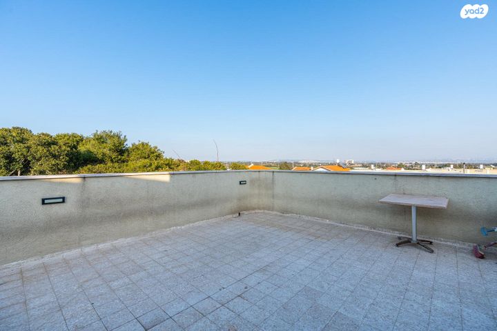 דו משפחתי, הגיבורים, גבעת ביל"ו, חדרה