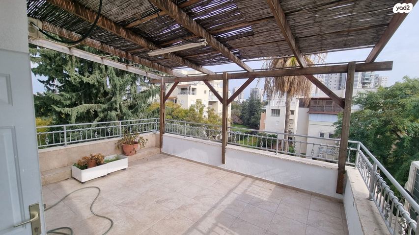 דופלקס, אריה דולצ'ין, גבעתי, רחובות