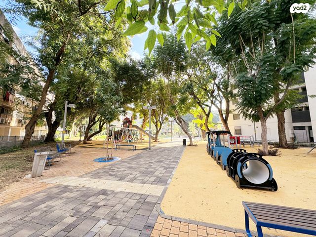 מעפילי אגוז 42