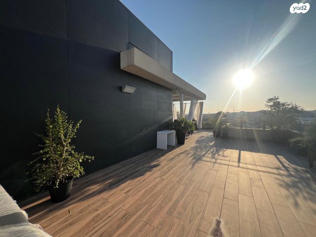 גג/ פנטהאוז, דבורה עומר 2, רעננה